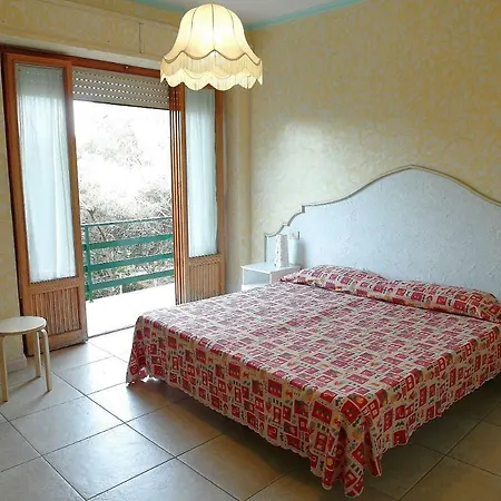 Oriente, Luminoso, Spazioso Con 3 Da Letto דירה